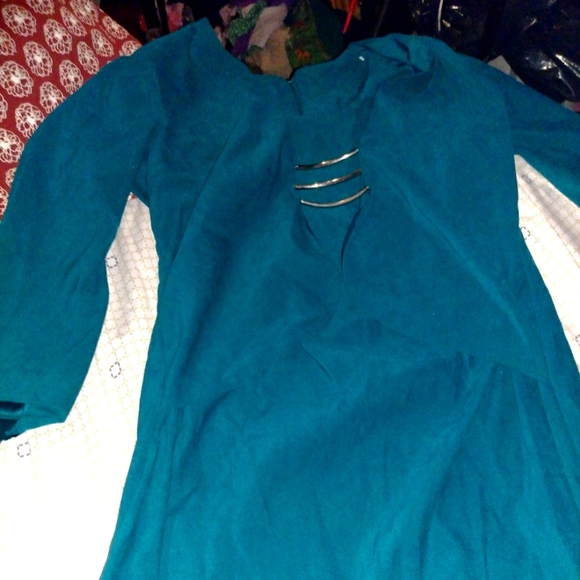 Small green dress with silver in front - Picture 1 of 3